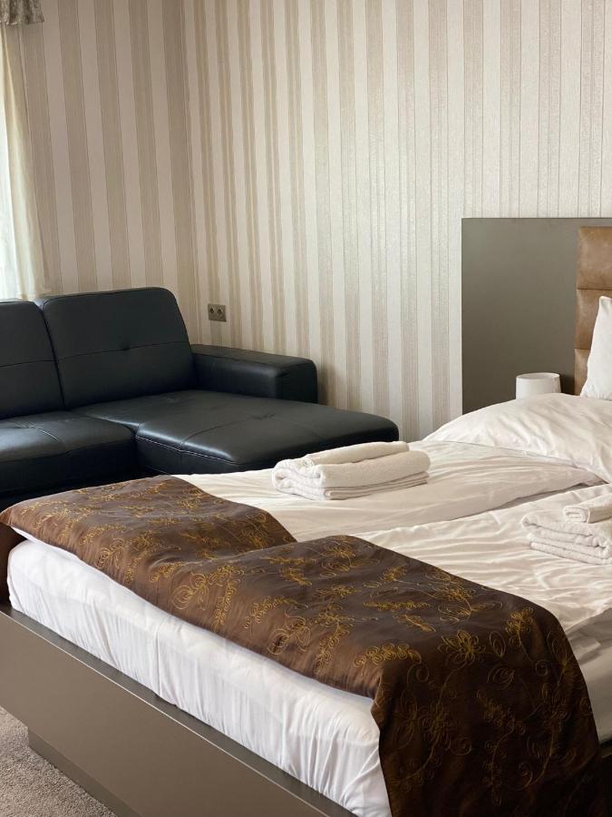 Blueline Motel Jászberény Esterno foto